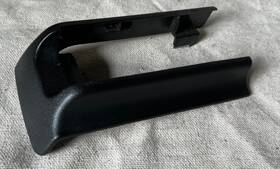 15947301 Cadillac 08-15 Cts Front Left Seat Track Rail Cover Outer Lh Ebony