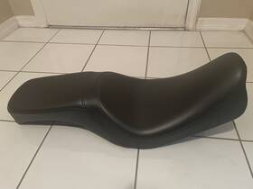 08030350 Drag Specialties Like New Seat For Harley Davidson Dyna. Doesn T Fit Soft Tails