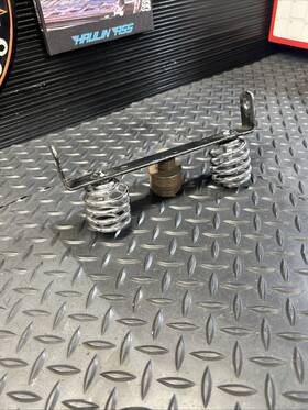 Ds902016 Solo Seat Rear Mounting Bracket With 2 Inch Spring For Harley Sportster 1957-78