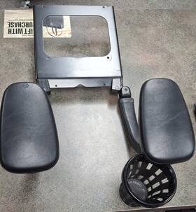 52400073 Harley-davidson Oem Genuine Tour-pak Passenger Armrests With Cup Holder
