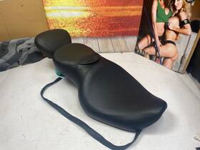53042-01 Harley-davidson Oem 96-03 Dyna Signature Seat With Riders Driver Backrest Sundowner