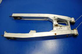 52000-ka4-711 Honda 1983 83 Cr250r Oem Swingarm Suspension Good Bolts Wheel Support