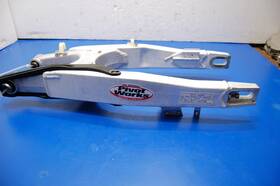 52200-kz3-j10 Honda 1999 97-99 Cr250r Oem Swingarm Suspension Good Bearings Wheel Supt