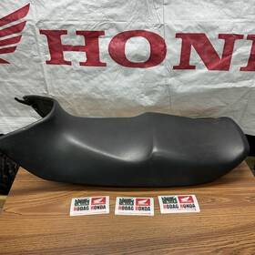 Honda 77200-maj-g00za St100 95-02 Seat Assembly With Flip Bag Attachment Brackets
