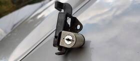 77230-323-020 Honda 1970-1971 Cb500k Four Seat Latch Lock Catch Frame Bracket T4879