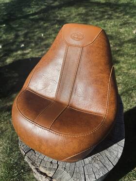 1055146 Indian Motorcycle Mustang Scout Solo Brown Driver Seat Vintage Catalog 75376 1055146 Indian Motorcycle Mustang Scout Solo Brown Driver Seat Vintage Catalog 75376