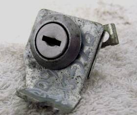 95700-14810 Suzuki 45288-14f10 07 Gsxr600 Rear Seat Cable Plate Lock Set Oem