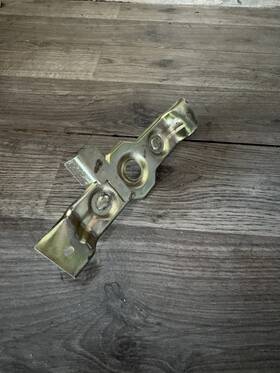 Suzuki 45290-41g00 Gsxr1000 Rear Seat Bracket Mount Striker