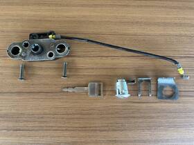 Suzuki 95700-14810/45220-47h00 99-02 Sv650 S. Used Oem Passenger Seat Latch Lock With Key