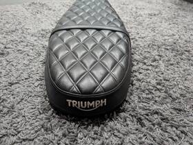 A9708613 Triumph Bonneville Street Cup / Scrambler Twin Quilted Seat Black