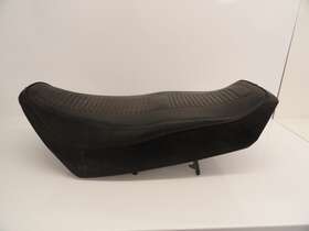 11h-w2472-01-00 Yamaha 82 83 Xz 550 Vision Seat Body Cover Pan