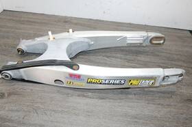 2s2-22110-70-00 Yamaha 2007 07-08 Yz250f Yz450f Wr450f Swingarm Rear Suspension Support