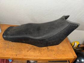 Yamaha 3lt-24730-00-00 86 Yz-600 Radian Seat And Lock