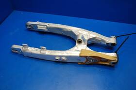 4dc-22110-00-00 Yamaha 1992 93 Wr250 Swingarm Suspension Wheel Support Good Bearings