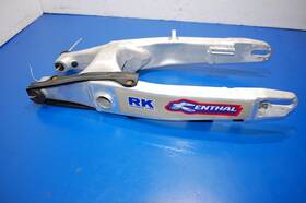 5dh-22110-00-00 Yamaha 1998 98 Yz125 Yz250 Oem Swingarm Rear Suspension Wheel Support Good Bearings